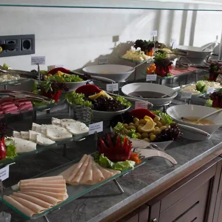 安图萨潘丽思spa酒店 4*