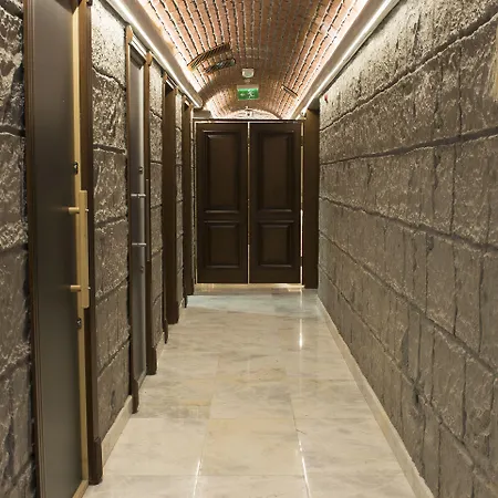 Antusa Palace & Hotel