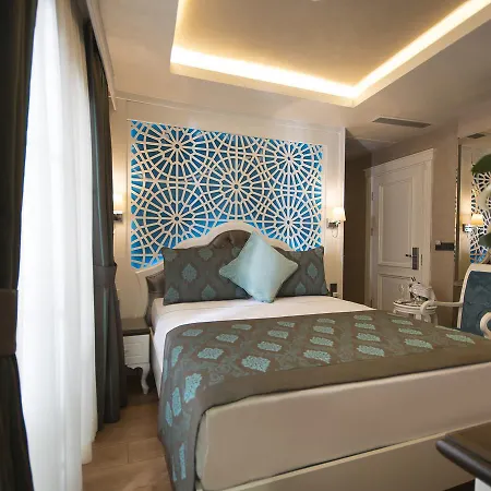 安图萨潘丽思spa酒店 4*