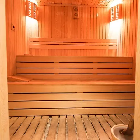 安图萨潘丽思spa酒店 4*