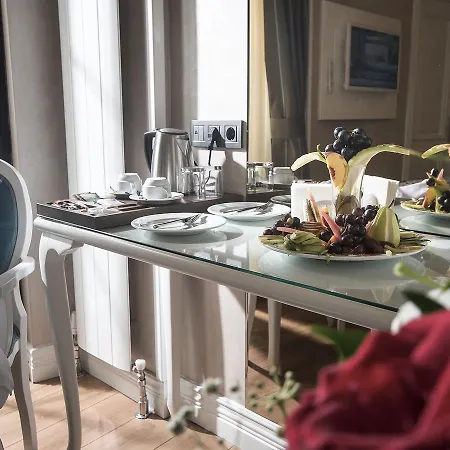 安图萨潘丽思spa酒店 4*