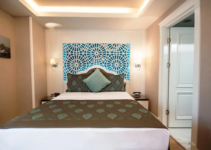 Antusa Palace & Отель