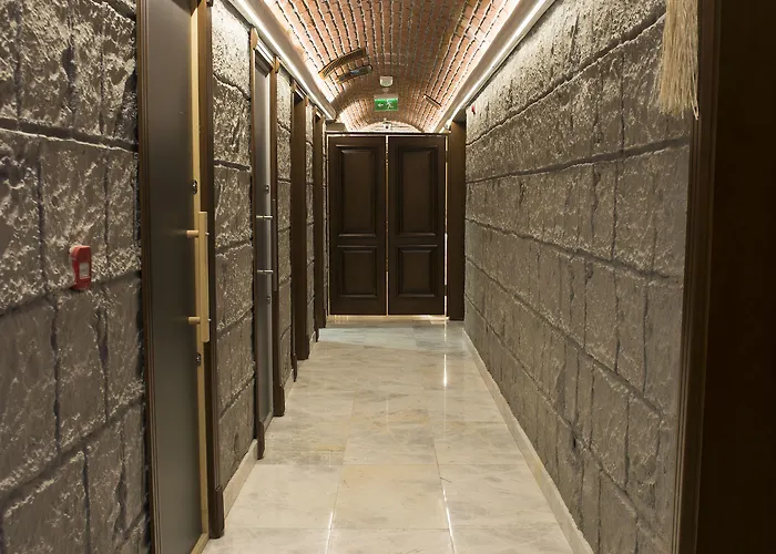 Antusa Palace & Отель